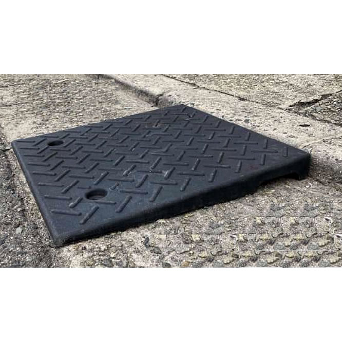 再生樹脂ゴム出入口スロープ高さ50mm(緩勾配)/M2696GSL-50H